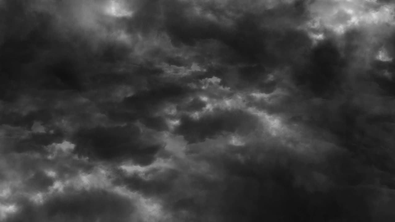 하늘에 다가오는 먹구름 속의 뇌우