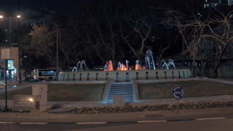 Autobús-Que-Viaja-En-La-Ciudad-Nocturna-De-Tel-Aviv-Israel