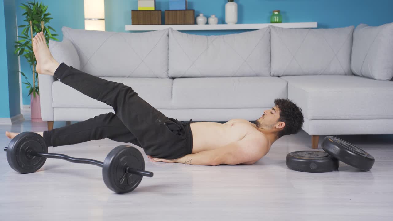 joven atleta haciendo deportes en casa haciendo ejercicio.