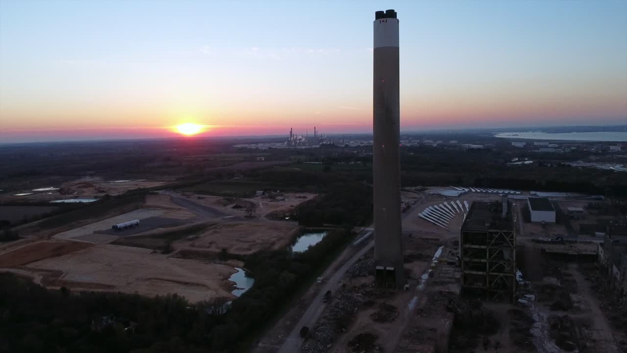 fawley power station puesta de sol clip2