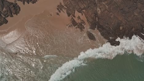 Olas-Del-Océano-Rompiendo-En-Una-Playa-Vacía-En-El-Oeste-De-Australia