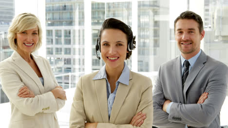 equipo de negocios sonriente y confiado