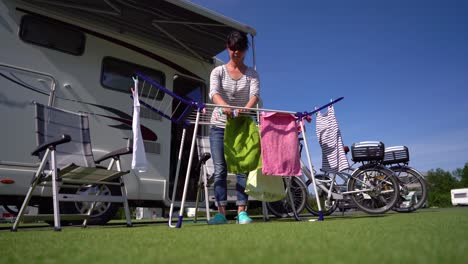 Waschen-Auf-Einem-Trockner-Auf-Einem-Campingplatz.