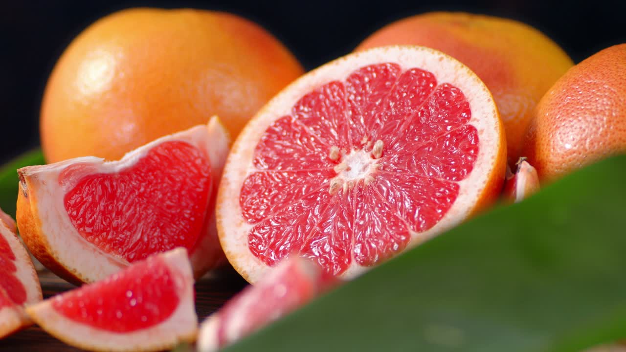 Pieces of fresh red grapefruit to slowly rotate.