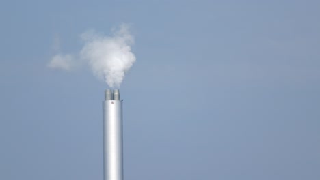 amager bakke in copenhagen chimney emitting filtered smoke