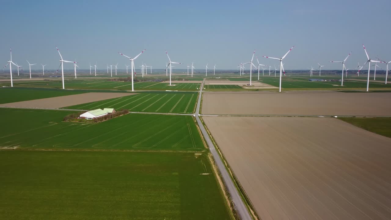 독일 coutryside에 있는 거대한 풍력 발전소의 아름다운 공중