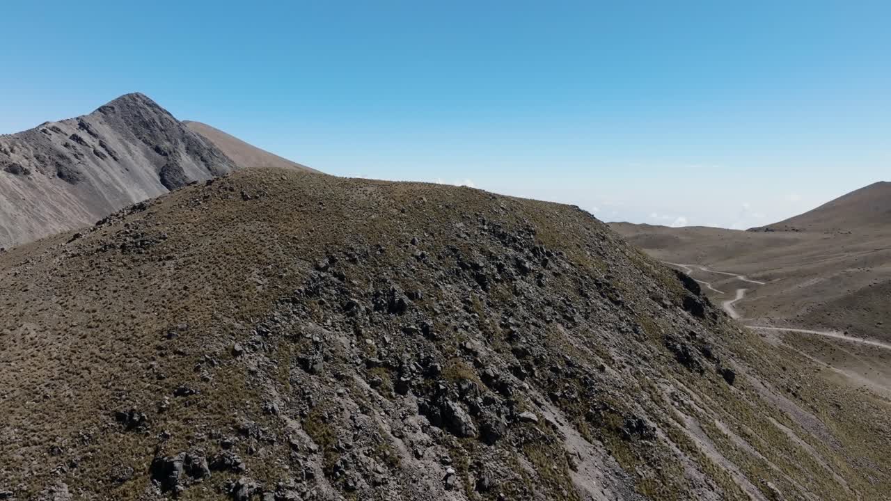 Aerial revealing shot from Paso de Quetzal viewpoint to Laguna de la Luna. Sunny day with blue sky in Central Mexico. Rising drone wide shot.