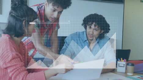 animación del procesamiento de datos financieros sobre diversas personas de negocios en la oficina