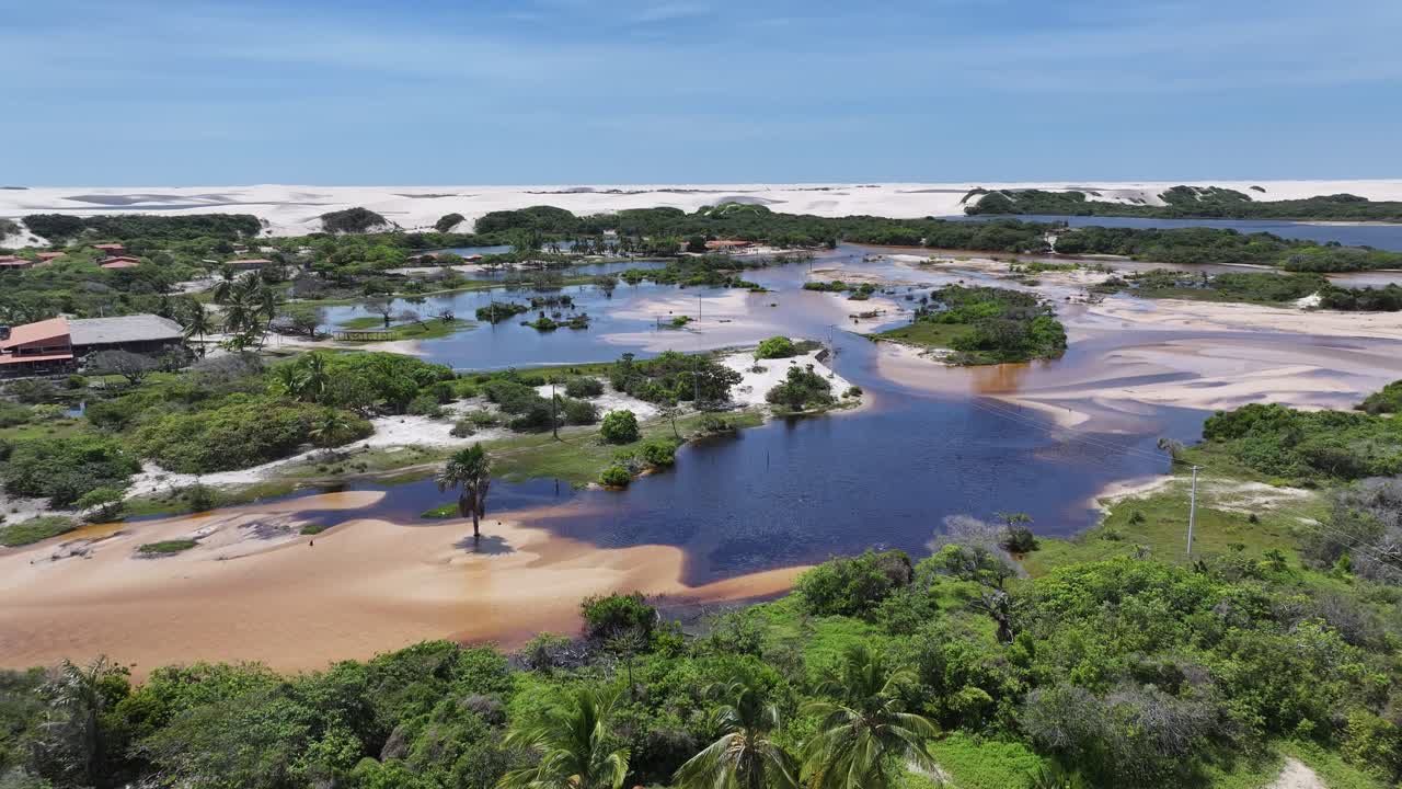 Betania Village Santo Amarossa, Maranhãossa, Brasiliassa. Luonnonmaisema. Kaunis sademetsä. Betania Village Maranhãossa. Keidasmaisema. Värillinen joki. Alkuperäiskylä. Brasilian koillisalue