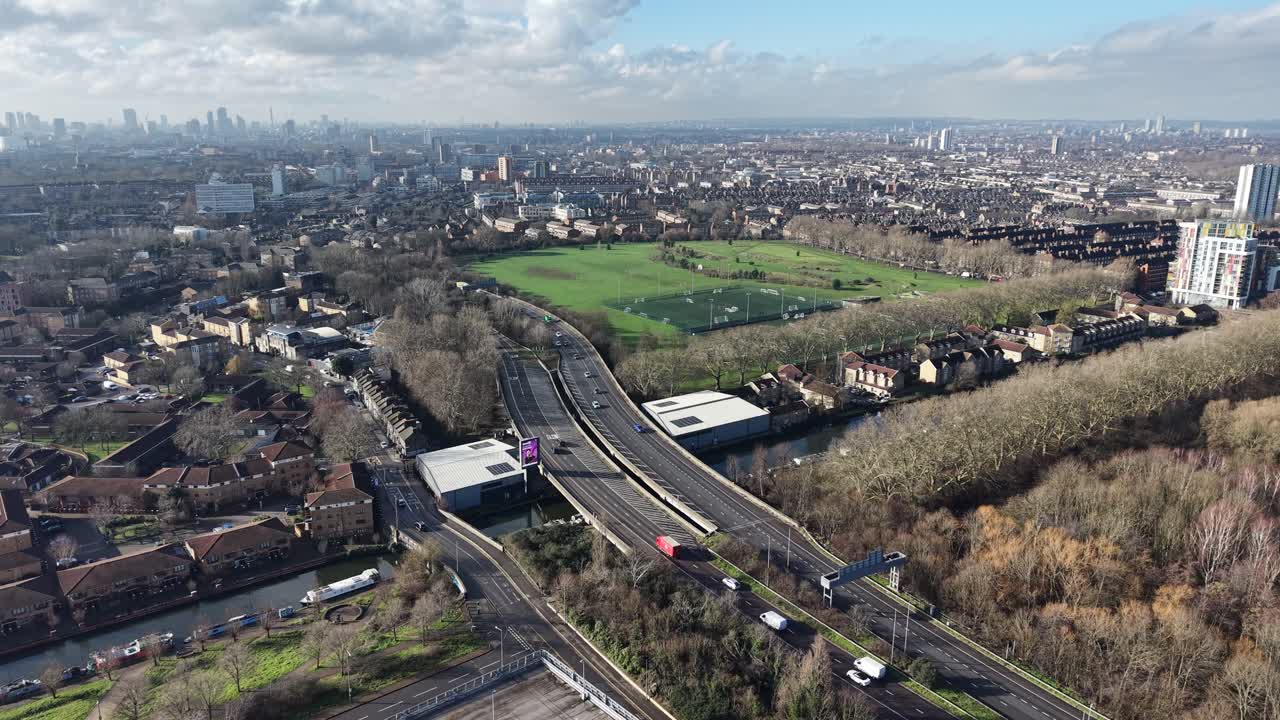 Vista aerea di Londra Est. Ripresa aerea con drone.