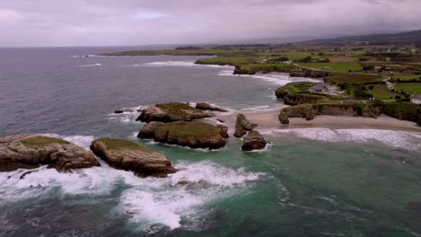 famoso destino de vacaciones superior praia das catedrais o praia de aguas santas al norte de españa