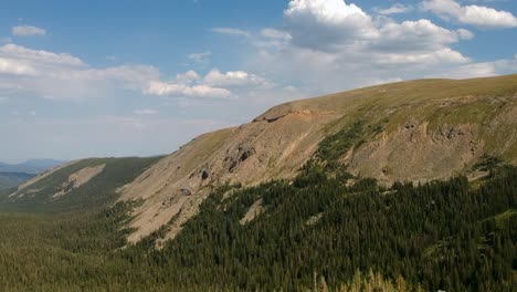 Großes-Gletschertal-In-Abgelegenen-Bergen-Colorados,-Luftaufnahme