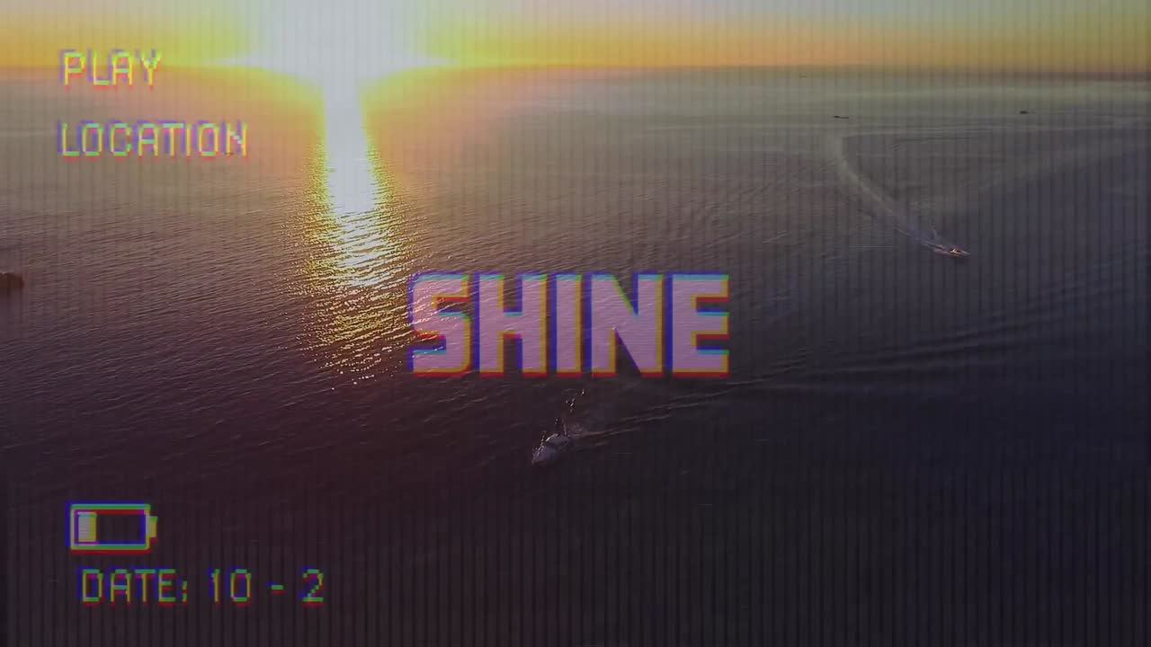 디지털 인터페이스로 비디오 카메라 화면에 빛나는 텍스트의 애니메이션 태양과 바다 풍경을 촬영