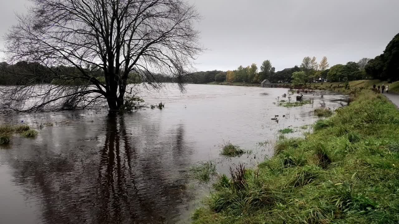 홍수 기후에서 애버딘의 강 디