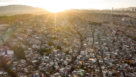 Hiperlapso-Aéreo-De-Un-Barrio-Muy-Grande-Y-Lleno-De-Gente-En-La-Ciudad-De-México