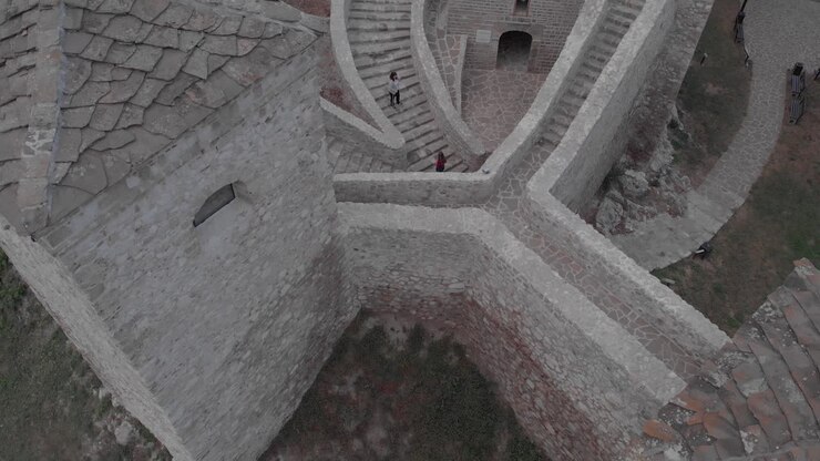 Escadaria no forte no centro da cidade, vista de cima