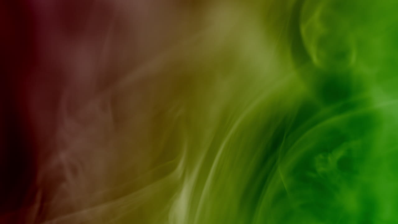 humo abstractamente colorido sobre un fondo negro