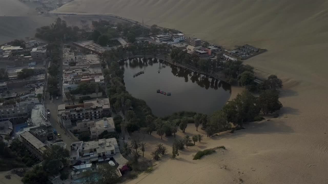 Huacachina üzerinde 4K havadan çekim