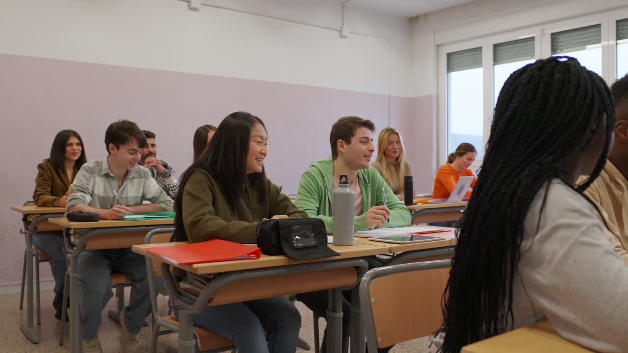 estudiantes en un aula