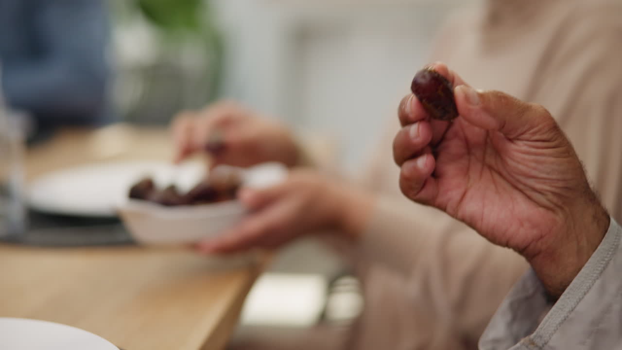 cena familiar con dátiles