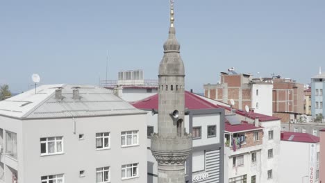 centro de la ciudad de trabzon minarete de la mezquita vista aérea