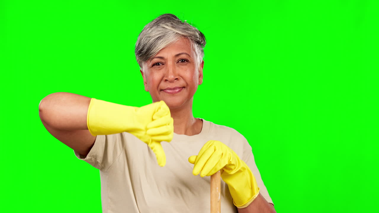 pantalla verde, pulgares hacia abajo o cara de mujer mayor