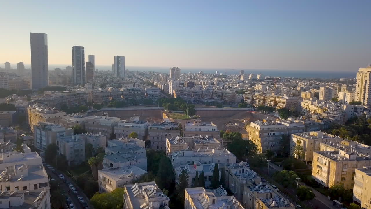 일몰 동안 북부 텔아비브 이스라엘의 공중 - 높은 건물 05