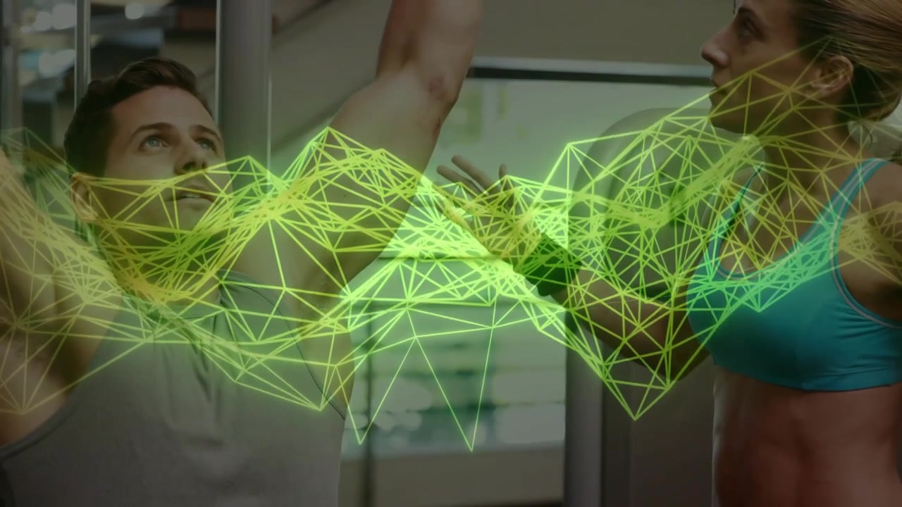 Homem segurando barra curva e puxando para fitness enquanto mulher orienta a postura, rastreamento por wireframe neon.