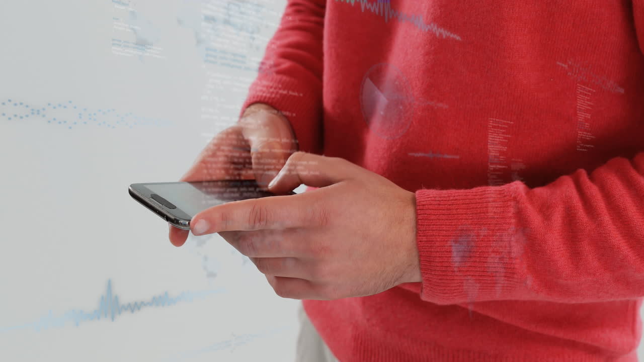 animación del procesamiento de datos financieros sobre un empresario caucásico que usa un teléfono inteligente