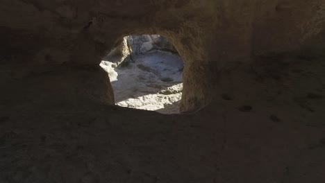 el interior de la cueva antigua