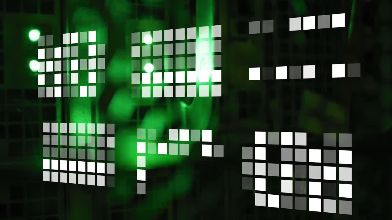 검은 바탕의 연기 위에서 빛이 바뀌는 애니메이션