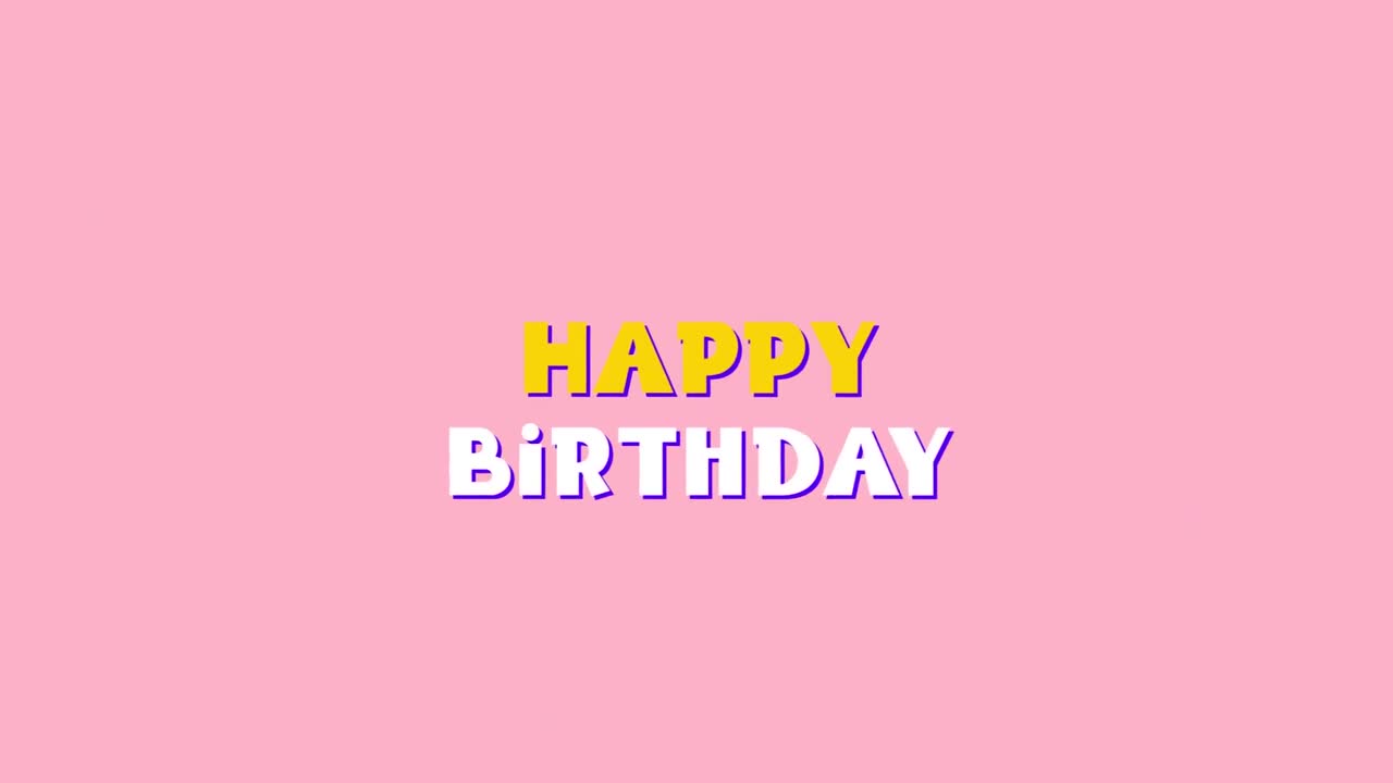 feliz cumpleaños escrito en fondo rosa