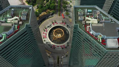 hora del día ciudad de singapur edificios famosos del centro tráfico plaza panorama aéreo 4k