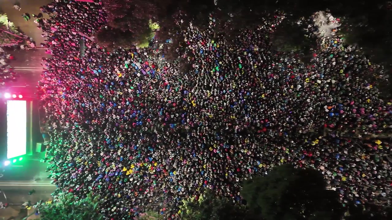 Cenital video of reforma crowd at mexico celebration