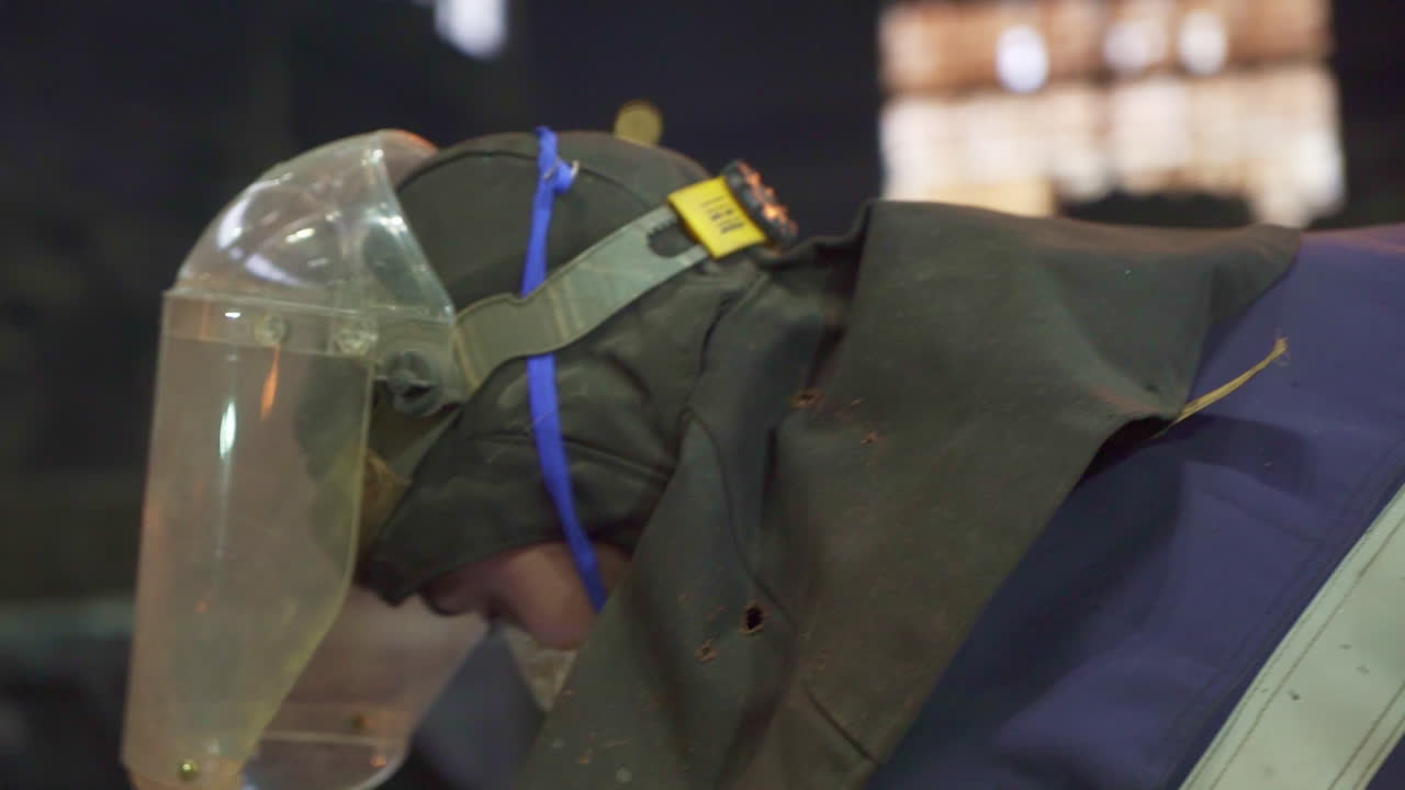 trabajador industrial con equipo de seguridad