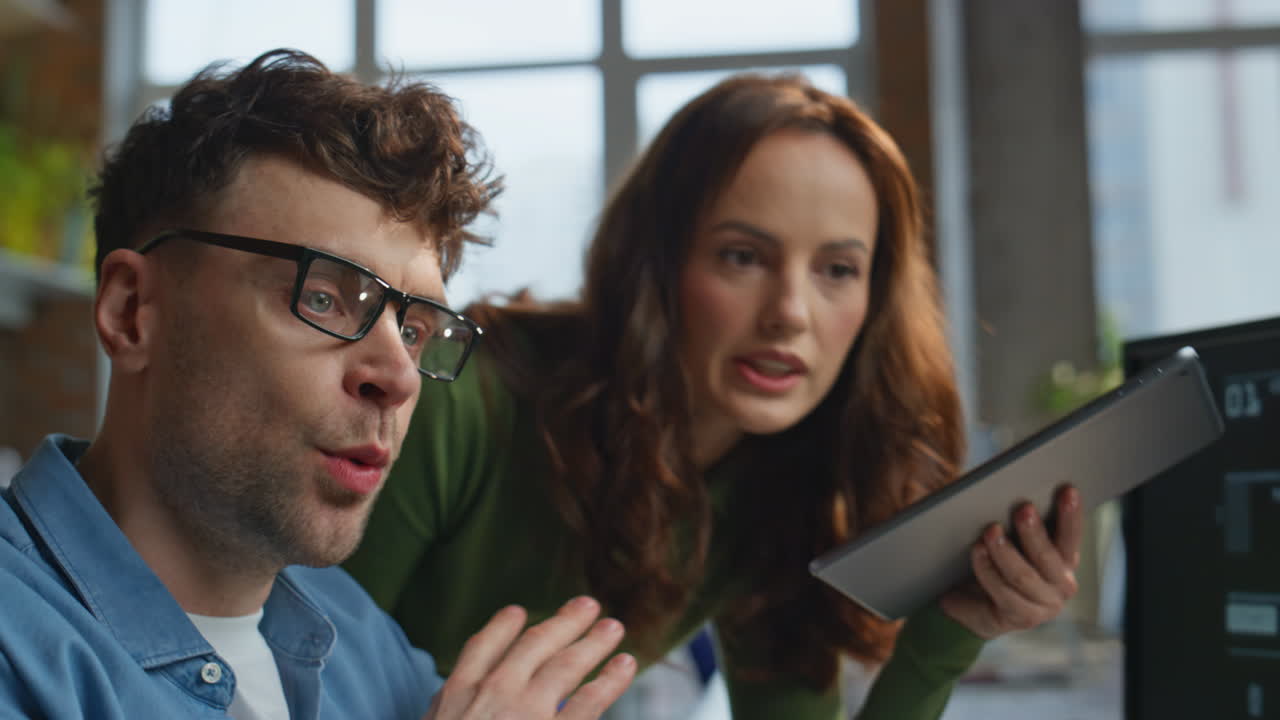 Worried business couple working computer together feeling nervous buro closeup