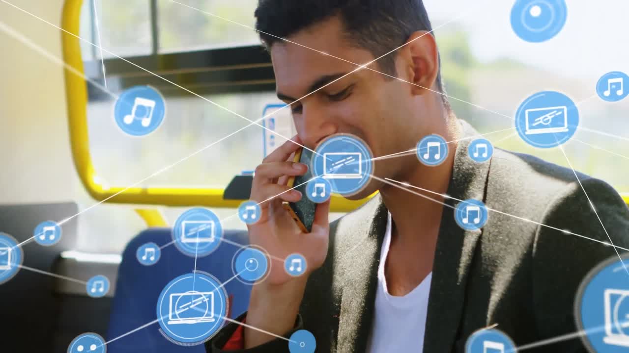 스마트 폰을 사용하는 코카시안 사업가에 대한 아이콘과의 연결 네트워크의 애니메이션