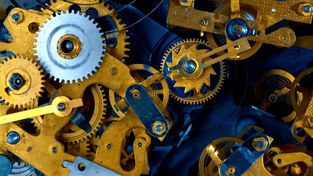 composición plana, mecanismo de reloj de época color azul brillante y amarillo