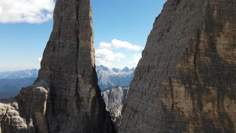 vistas aéreas de las tre cime di lavaredo en los dolomitas italianos