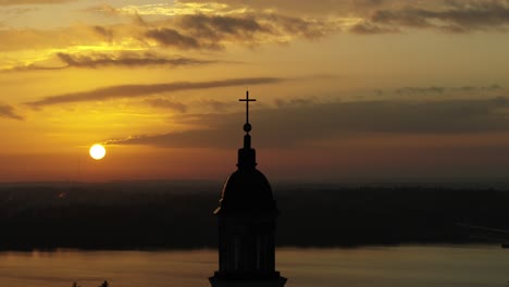 Sonnenuntergang-Und-Kirchturm