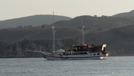 komodo sailing boat tour in the ocean in indonesia