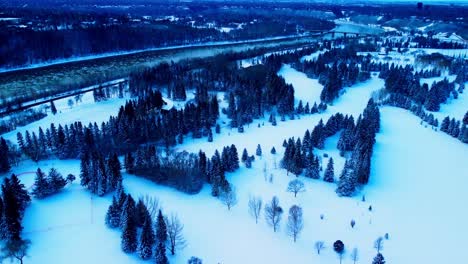 campo de golf del valle de victoria primer día de sobrevuelo aéreo de nieve donde la propiedad se está preparando para convertirse en una ruta de alquiler de esquí de fondo con un enorme óvalo de patinaje sobre hielo y una pista de patinaje de velocidad