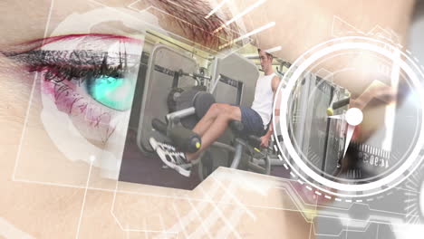 animación de reloj y procesamiento de datos y personas haciendo ejercicio en el gimnasio sobre el ojo de una mujer caucásica