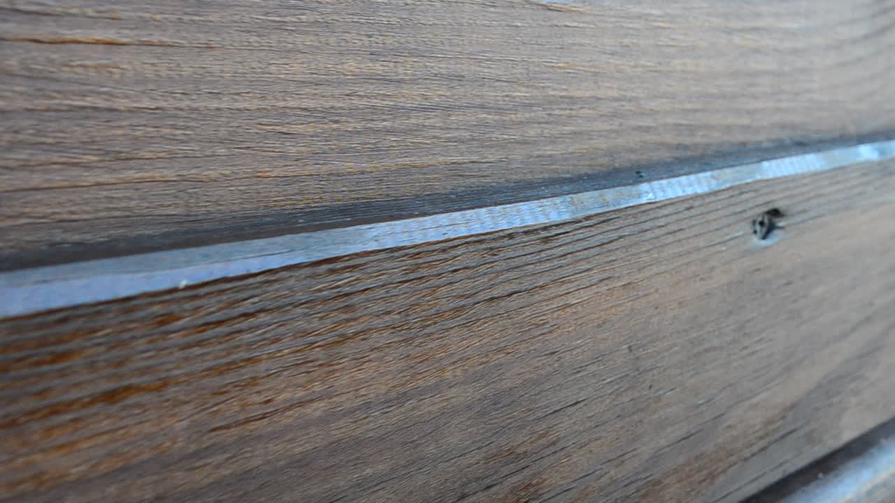 Séance photo avec mise en scène. Planches en bois
