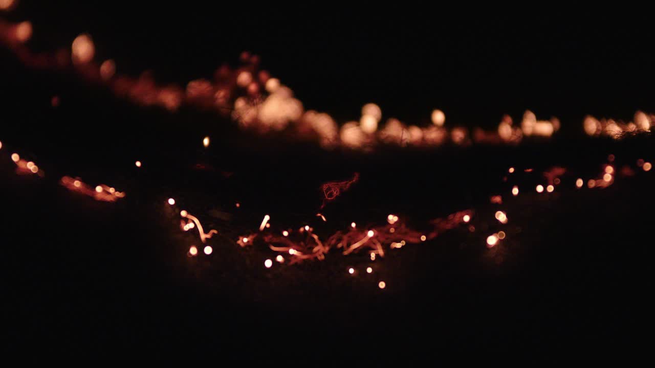 슬로우 모션으로 불이 타오른다