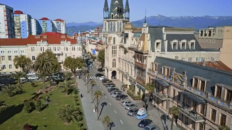 Descripción-General-Del-Centro-De-La-Ciudad-De-Batumi-En-Las-Montañas-Y-La-Carretera