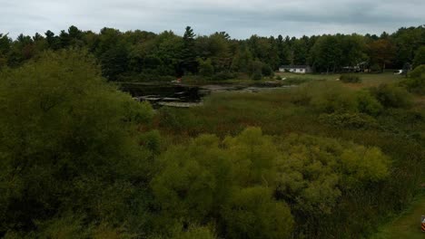 Día-Nublado-En-El-Pequeño-Lago-Negro-De-Muskegon