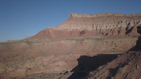 Schöne-Luftaufnahmen-Direkt-Außerhalb-Des-Zion-nationalparks-Im-Süden-Von-Utah