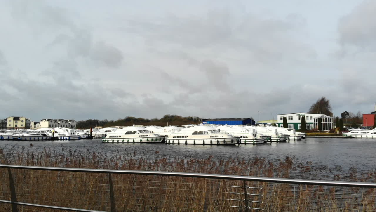 공중 - 호수 부두에 있는 보트 공원