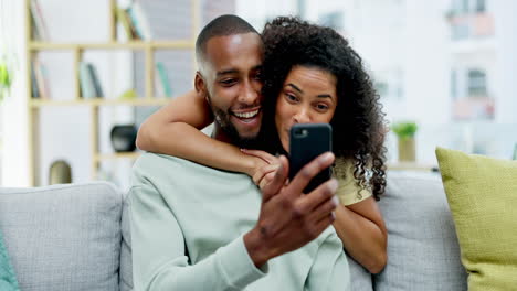 Happy,-love-and-couple-on-couch